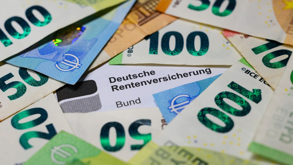 Der letzte Akt des Arbeitslebens vor der Rente ist die Abschiedsfeier - und die kann je nach Firma teuer sein. Der Bundesfinanzhof schützt die Verabschiedeten vor dem Zugriff des Finanzamts. (Symbolbild)