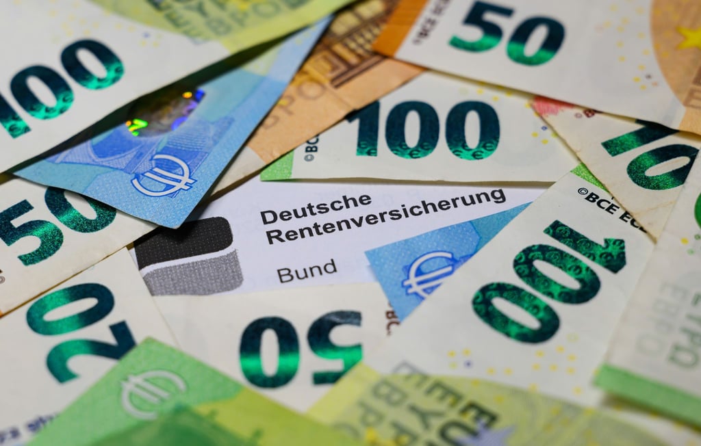 Der letzte Akt des Arbeitslebens vor der Rente ist die Abschiedsfeier - und die kann je nach Firma teuer sein. Der Bundesfinanzhof schützt die Verabschiedeten vor dem Zugriff des Finanzamts. (Symbolbild)