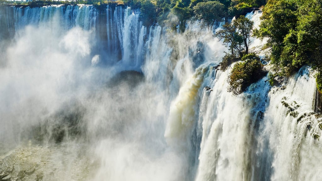 Aus 105 Metern Höhe rauschen die Kalandula-Fälle im Nordwesten Angolas hinab.