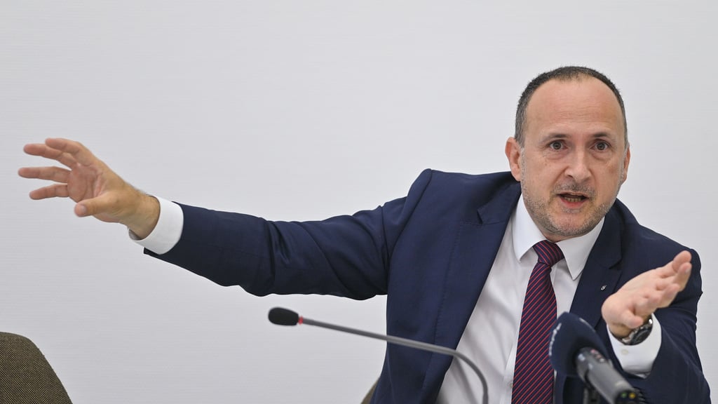 Kay Barthel steht unter Druck wegen der Anstellung seiner Mutter bei Guido Heuer, dem CDU-Fraktionsvorsitzenden im Landtag von Sachsen-Anhalt.