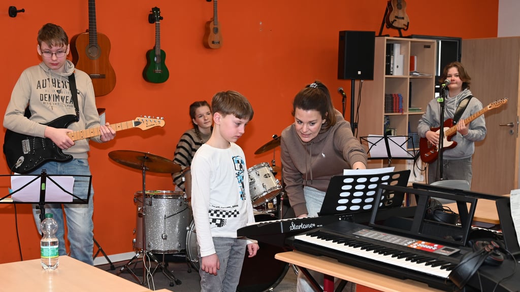 Auch die Schülerband spielte für die interessierten Besucher in Wanzleben auf.