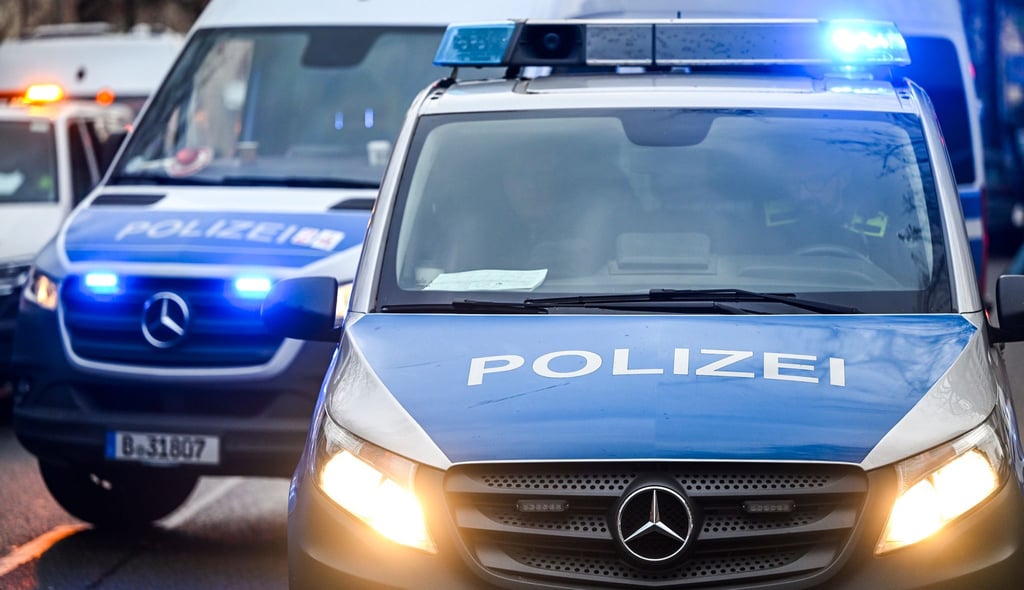 Rund 50 Polizistinnen und Polizisten sind an dem Einsatz beteiligt. (Symbolbild).