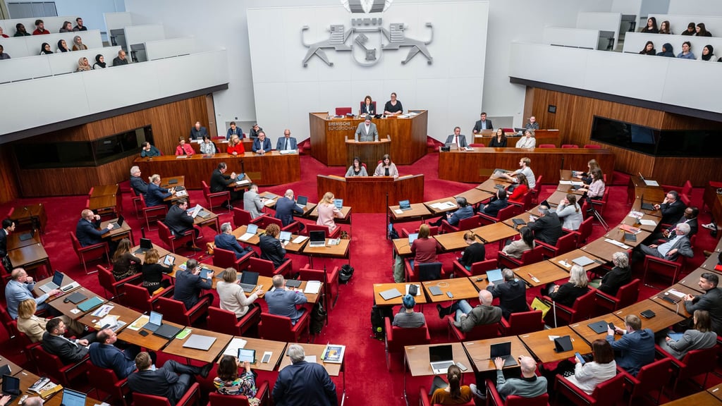 Die Bremische Bürgerschaft debattiert am Mittwoch über zwei Misstrauensanträge gegen die Linken-Senatorinnen. (Archivbild)