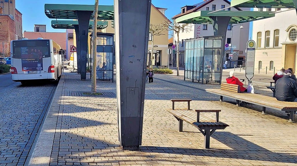 Am Mittwochmittag und auch noch gegen 17 Uhr hingen am Weißenfelser Busbahnhof keine Hinweise zu dem Streik aus.