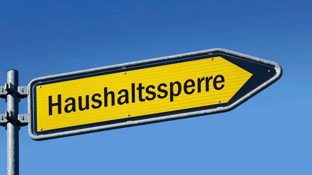 Der Weg weist Richtung Haushaltssperre. Obwohl das Defizit der Stadt Halle dreimal so groß ist wie das in Magdeburg, muss die Landeshauptstadt harte Auflagen erfüllen.