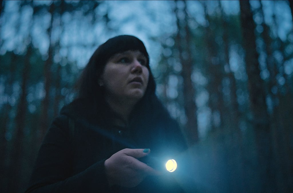 Sophie Sumburane ist Kriminalbuchautorin. Für die Dokumentation begab sie sich auf Spurensuche an den Tatorten der schrecklichen Mordserie des "Rosa Riesen".