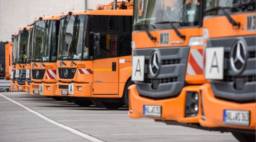 Fahren in ganz Halle Abfall ab: Entsorgungsautos aus der Flotte der Stadtwirtschaft