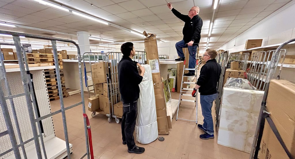 Noch prägen Verpackungen und Werkzeug das Bild, doch der frühere Lilapetz- und neue Wreesmann-Markt verändert sich von Tag zu Tag.