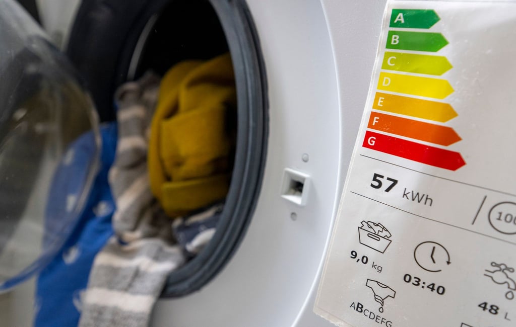 Wer Strom sparen will, sollte seine „weiße Ware“ checken – beim Neukauf können sich Verbraucher unter anderem am Energie-Label orientieren.