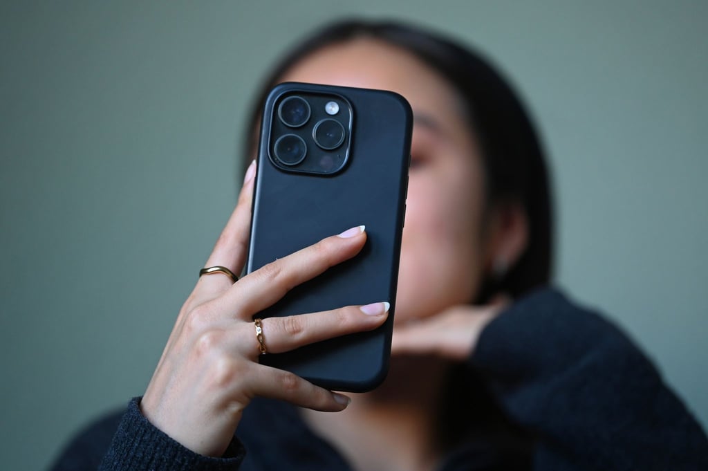 Der Griff zum Handy ist alltäglich geworden.