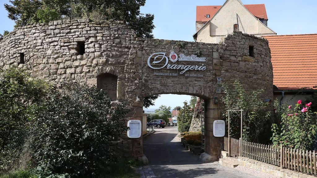 Blick auf den  Eingang zur Orangerie in Seeburg - seit Ende 2025 ist das Restaurant geschlossen.