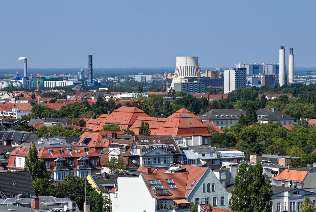 Am Standort des Heizkraftwerks Reuter West in Spandau ist eine neue Anlage zum Verbrennen von Biomasse geplant. (Archivbild)