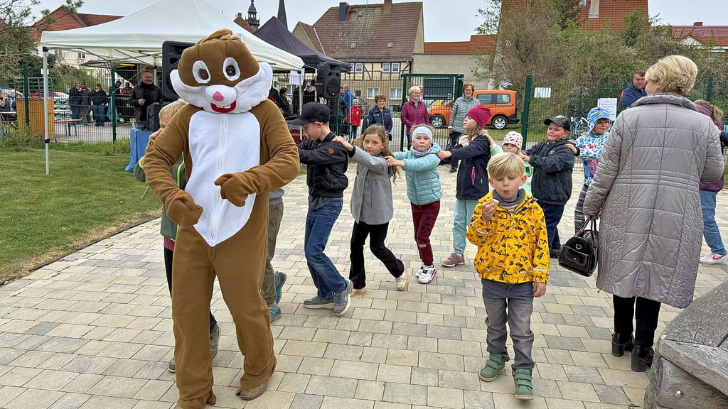 In der Verbandsgemeinde Egelner Mulde wird den Kindern allerhand geboten, wie zum Beispiel  Ostern im Bürgerpark in Egeln. 