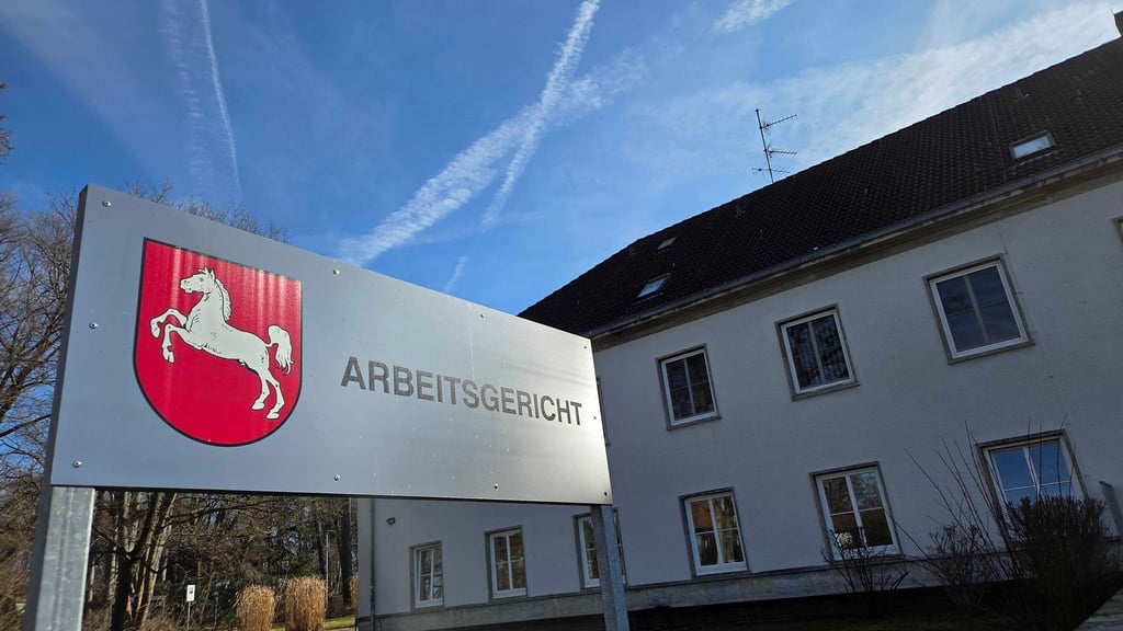 Ein Streit zwischen zwei Managern und Volkswagen beschäftigt weiter die Justiz in Niedersachen.