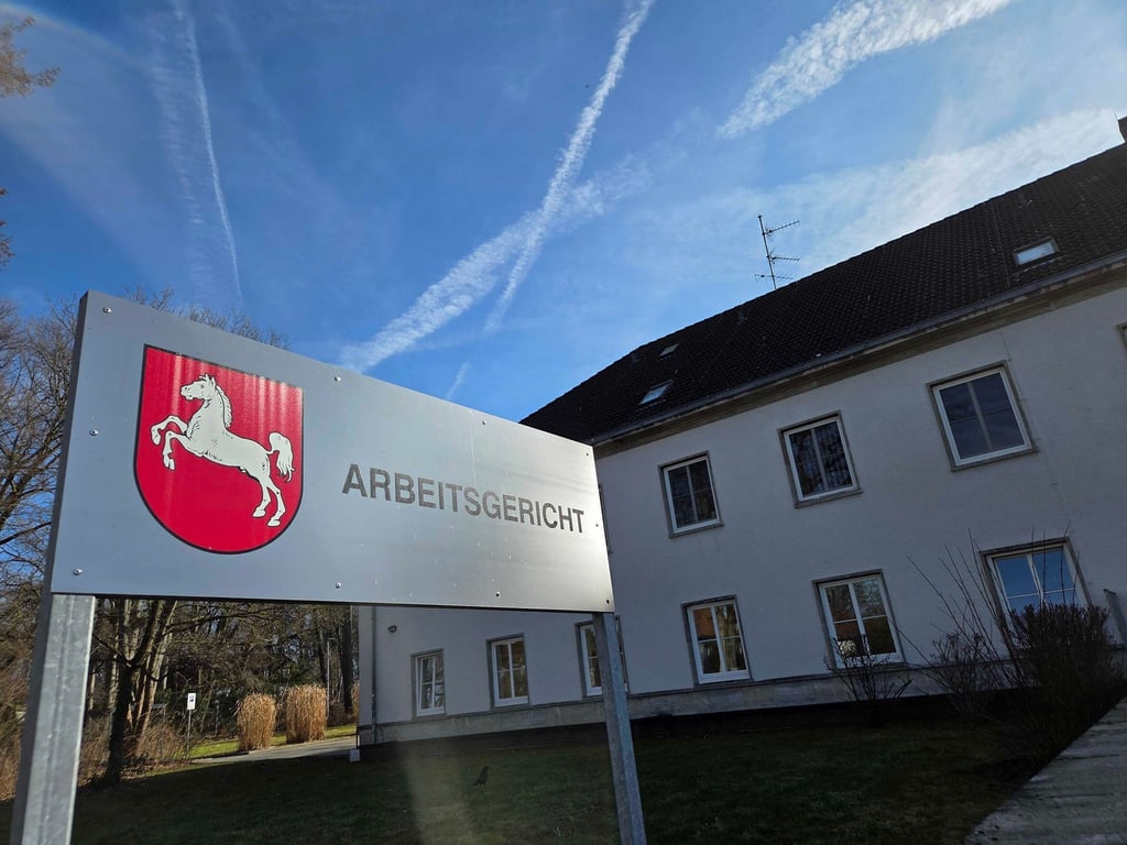 Ein Streit zwischen zwei Managern und Volkswagen beschäftigt weiter die Justiz in Niedersachen.