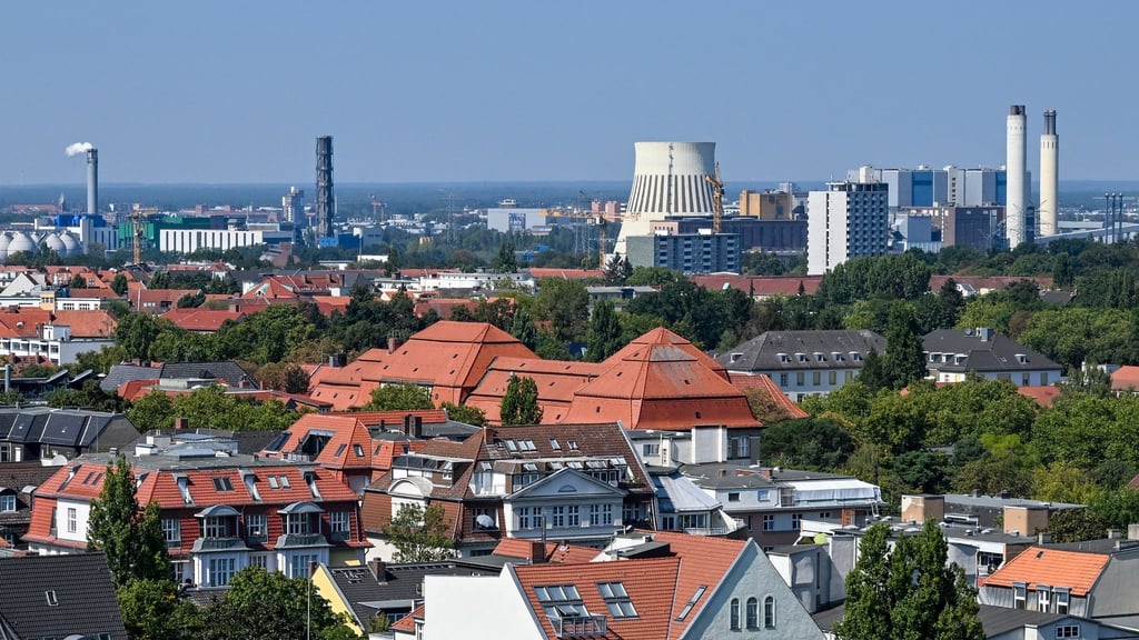 Am Standort des Heizkraftwerks Reuter West in Spandau ist eine neue Anlage zum Verbrennen von Biomasse geplant. (Archivbild)