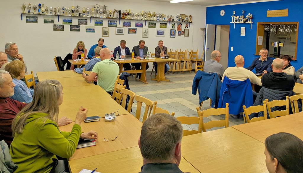 Am Dienstagabend fand in Felgeleben eine Einwohnerversammlung statt. Vor allem über Straßenausbau und Verkehrsführung wurde gesprochen.