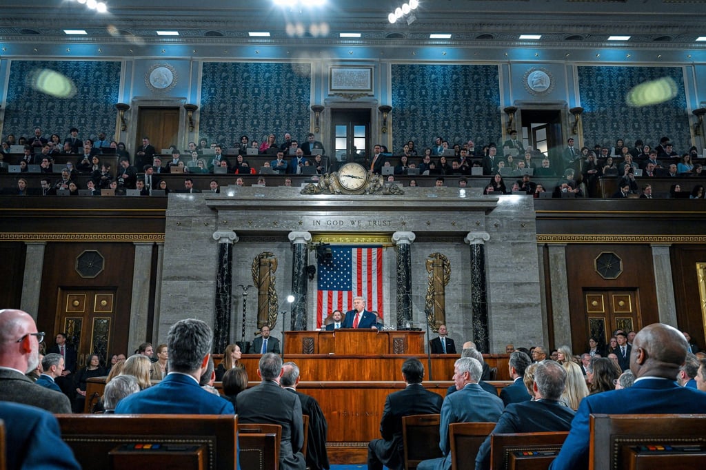 Die Demokraten gehen hart ins Gericht mit dem US-Präsidenten, der in seiner Rede zur Lage der Nation viel Lob für die eigene Linie übrig hatte.