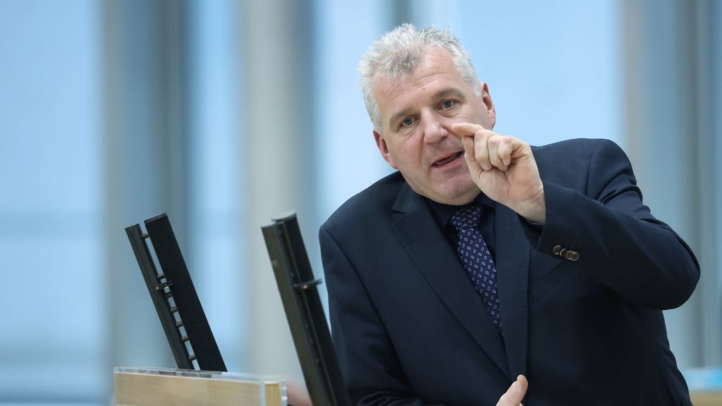 CDU-Fraktionschef Guido Heuer beschäftigt die Mutter des Landesrechnungshof-Präsidenten Kay Barthel.