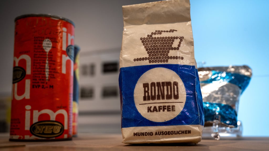 Klassiker vom Band: Die Halloren Schokoladenfabrik in Halle verzeichnet steigende Umsätze mit ihren traditionellen Halloren-Kugeln.