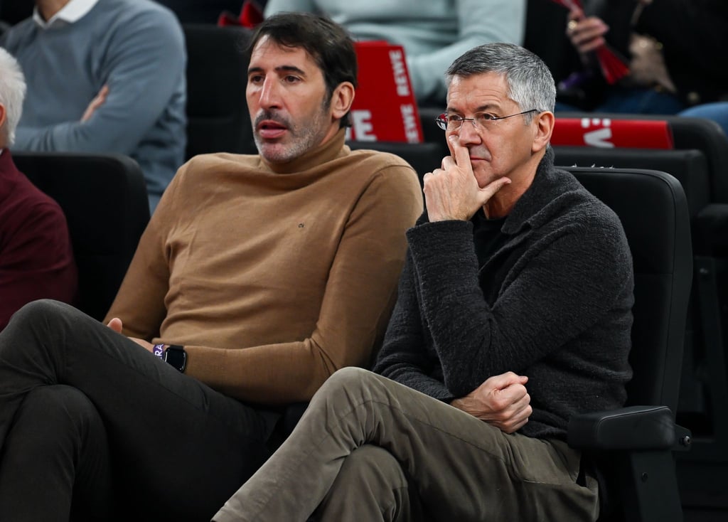 Alex Mumbru (l) muss in der WM-Qualifikation auf viele Spieler verzichten. (Archivbild)