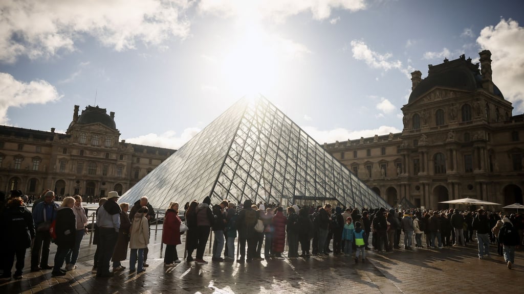 Der Touristenmagnet Louvre wird seit Monaten von Missständen geplagt. (Archivbild)