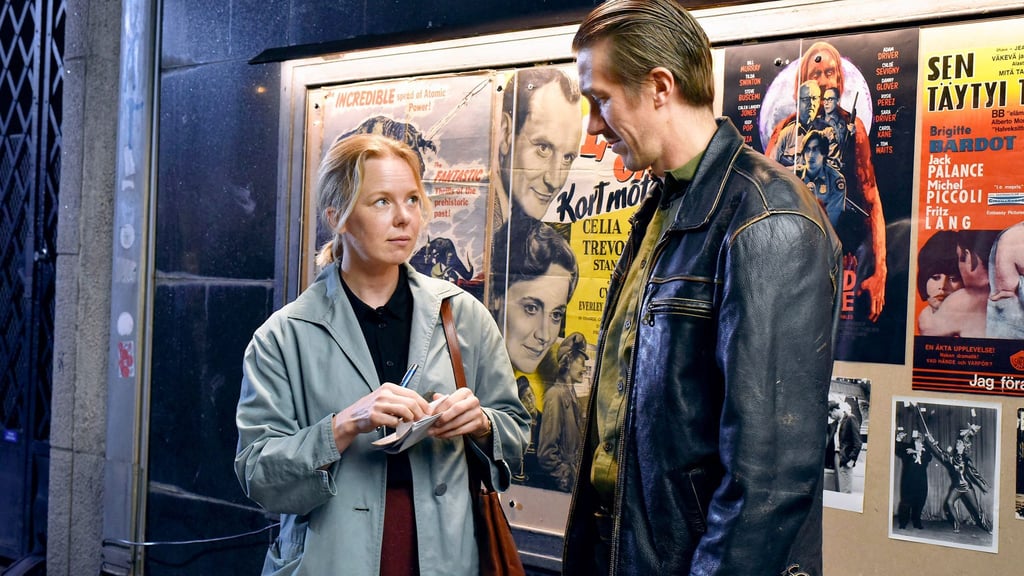 Ansa (Alma Pöysti) und Holappa (Jussi Vatanen) finden trotz ihrer Schüchternheit im Kino zusammen in einer Szenes des Films.