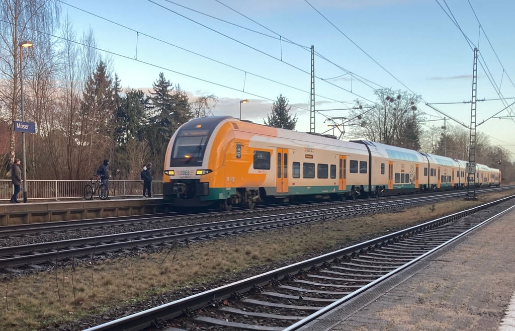 Der Notfallplan macht es möglich, dass der Regionalexpress 1 in Möser einen Stopp einlegt. Einer dauert nun extrem lange.
