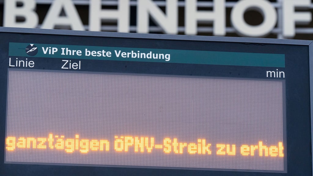 Der Warnstreik im öffentlichen Nahverkehr am Freitag wird voraussichtlich auch Auswirkungen auf die Schülerbeförderung haben (Archivbild).