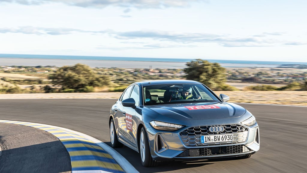 Vollgas auf der Teststrecke: Hier beweisen Sommerreifen, wie sie bei hohen Geschwindigkeiten Handling, Komfort und Fahrspaß verbinden.