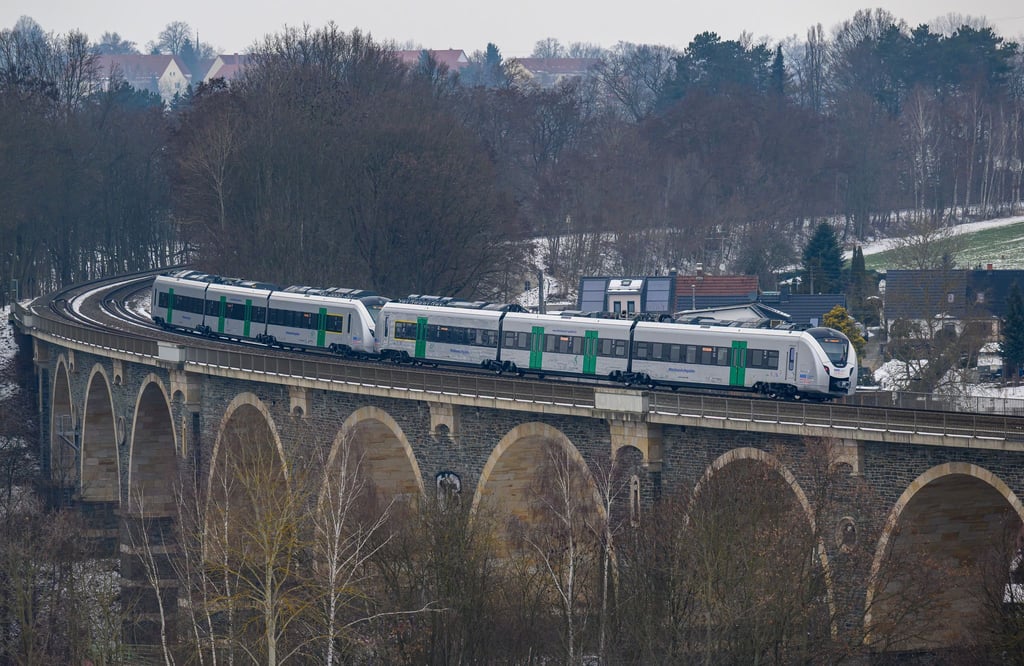 Seit vielen Jahren wird um den Ausbau der Bahnstrecke Leipzig-Chemnitz gerungen.