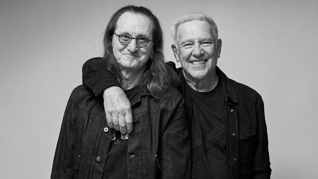 Nach über zehn Jahren gehen Sänger und Bassist Geddy Lee (l) und Gitarrist Alex Lifeson wieder als Rush auf Tournee und spielen auch fünf Konzerte in Deutschland.