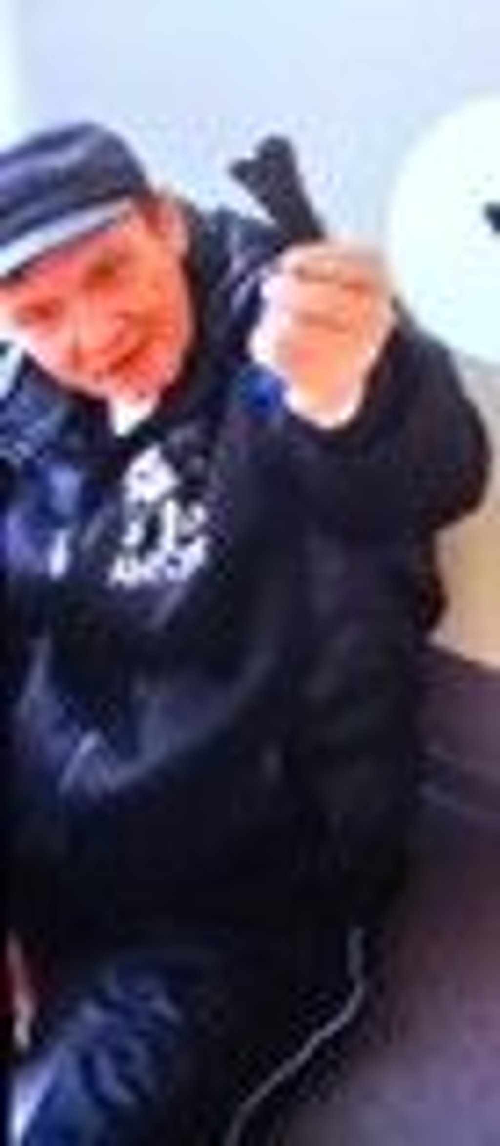 Hausbewohner in Halle geschlagen? Die Polizei bittet um Mithilfe: Wer kennt diesen Mann?