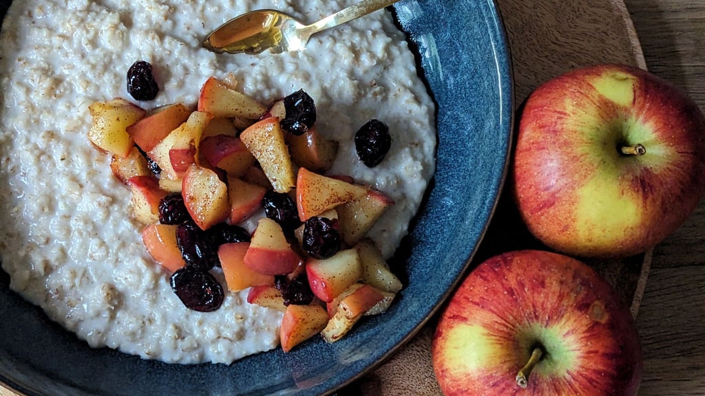 Unter den konventionellen Produkten konnte kein Porridge die Experten der Zeitschrift „Öko-Test“ überzeugen. Statt Trockenfrüchte in der Instant-Mischung empfehlen sie selbstgemachten Haferbrei mit frischem Obst.