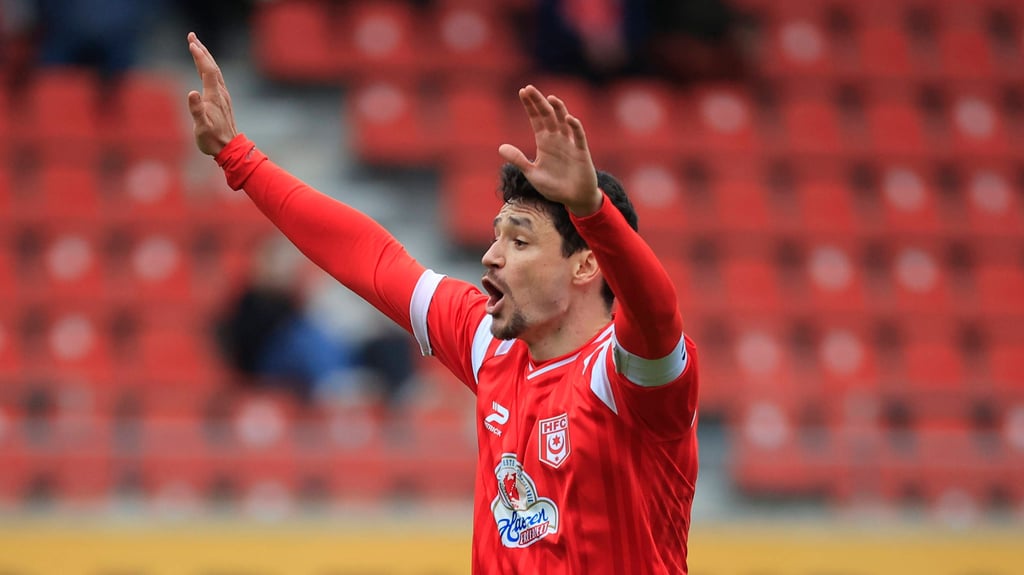 Niklas Landgraf dirigiert jetzt als Sechser beim HFC. 