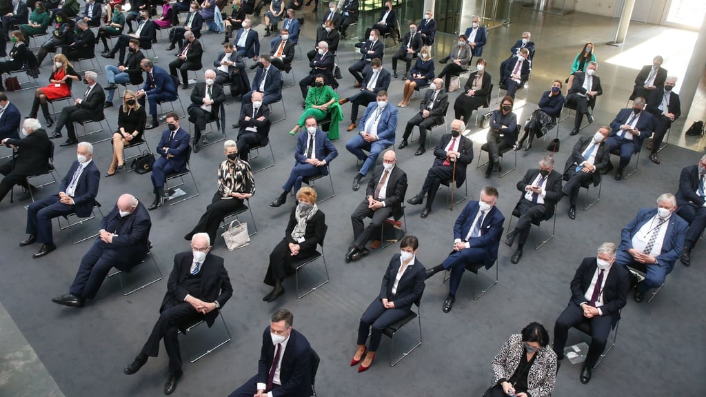 Im Jahr 2022 wählt die Bundesversammlung unter Corona-Bedingungen Bundespräsident Frank-Walter Steinmeier für eine zweite Amtszeit