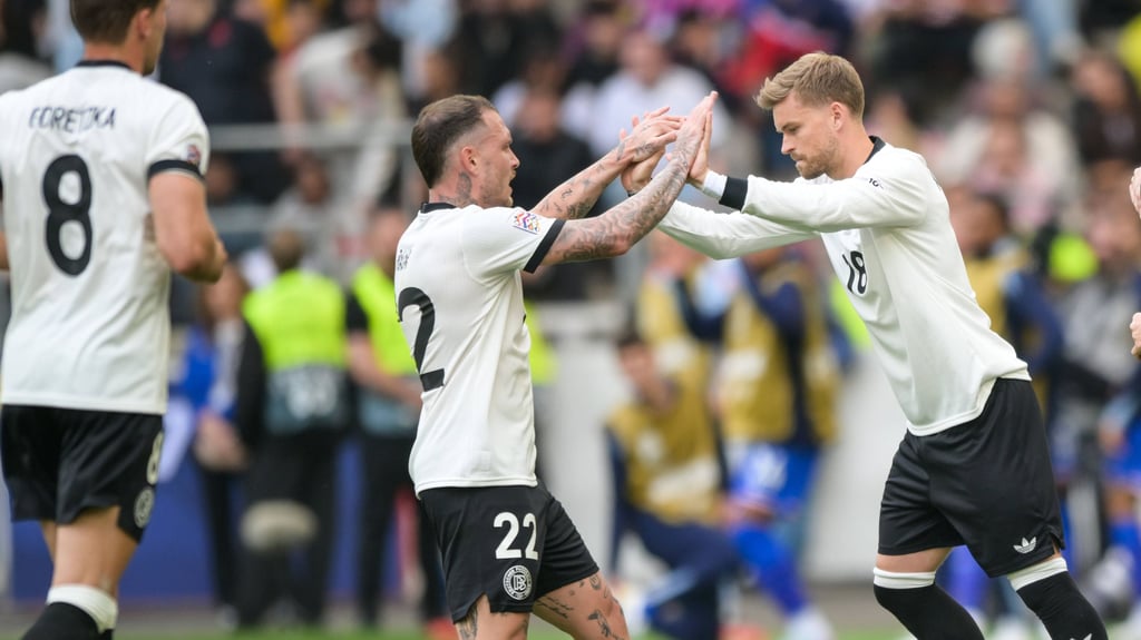 Will zurück in die Nationalmannschaft: Maximilian Mittelstädt (r.), der für David Raum eingewechselt wird.
