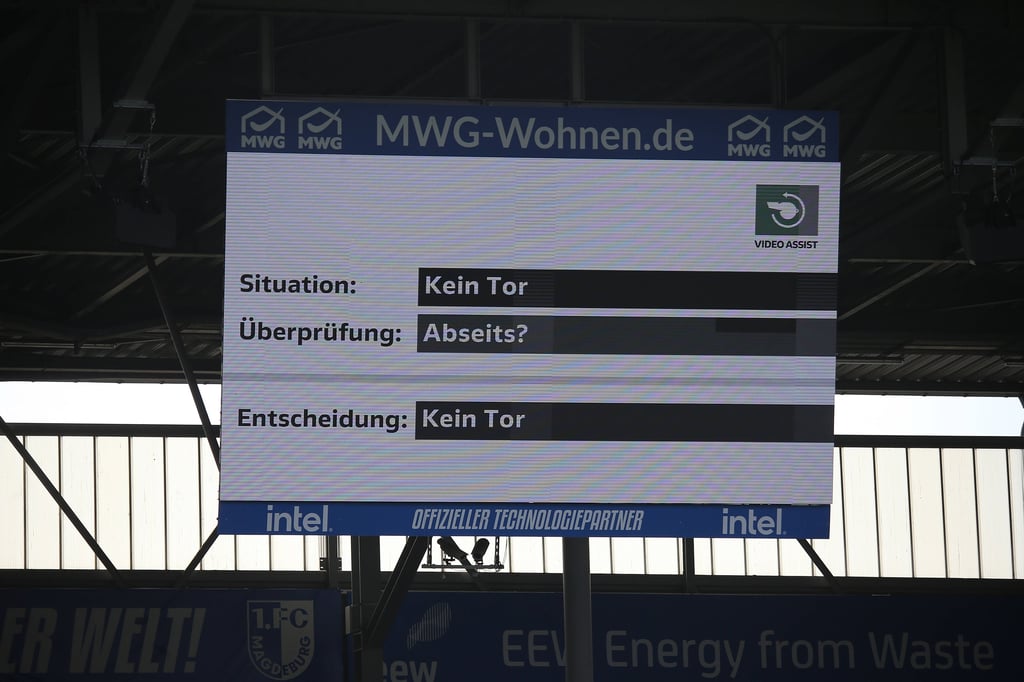 Der Videobeweis (VAR) kommt auch in der Avnet Arena beim1. FC Magdeburg regelmäßig zum Einsatz. In Zukunft könnte das noch häufiger passieren.