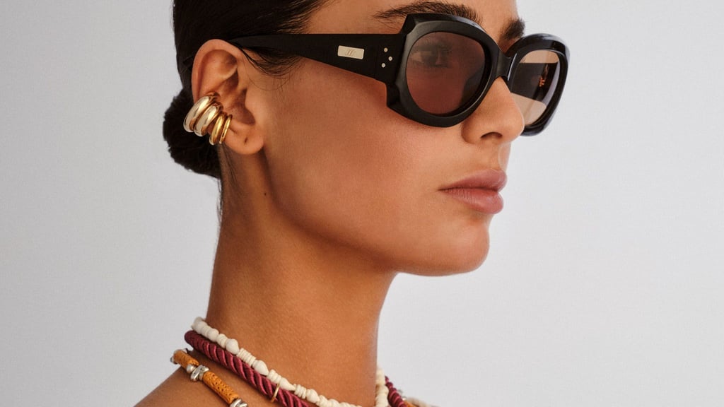 Jetzt angesagt bei Sonnenbrillen: Fassungen mit skulpturaler Anmutung. Hier ein Modell von Le Specs (ca. 80 Euro).