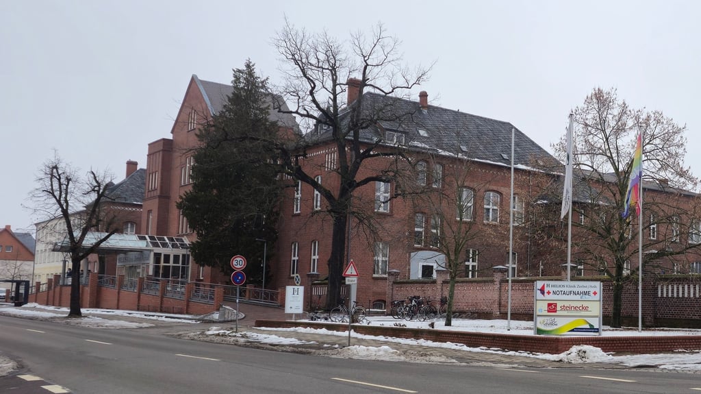 Die Zerbster Helios-Klinik wird zum 1. März vom Landkreis Anhalt-Bitterfeld übernommen. An diesem Tag werden auch die drei Fahnen ausgetauscht.