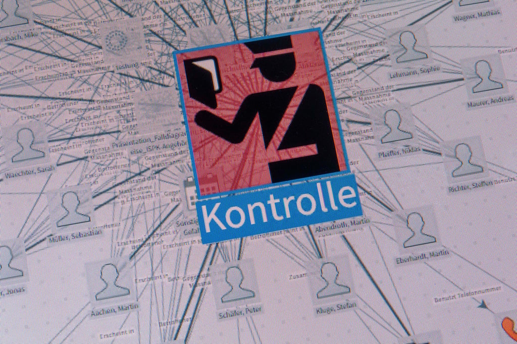 Die Polizei in Bayern setzt bereits eine Software ein, die auf dem umstrittenen Programm Gotham von Palantir basiert. (Archivbild)