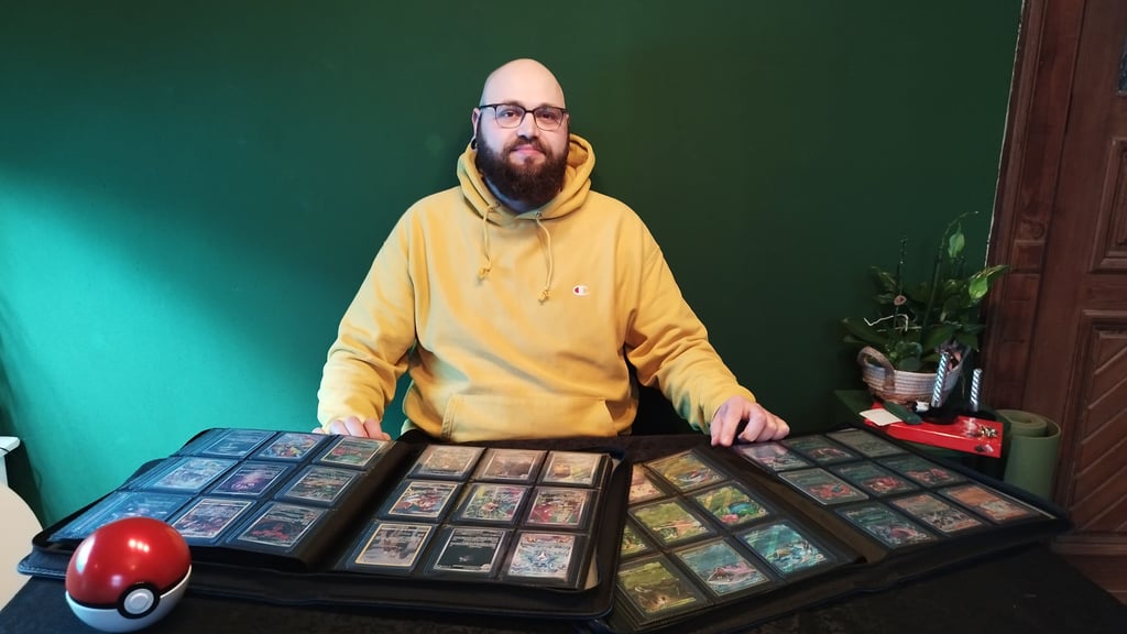 Nico Schildt aus Gardelegen ist seit früher Kindheit Fan des Pokémon Franchises. Mit seinenKarten kann er schon zwei Ordner füllen.