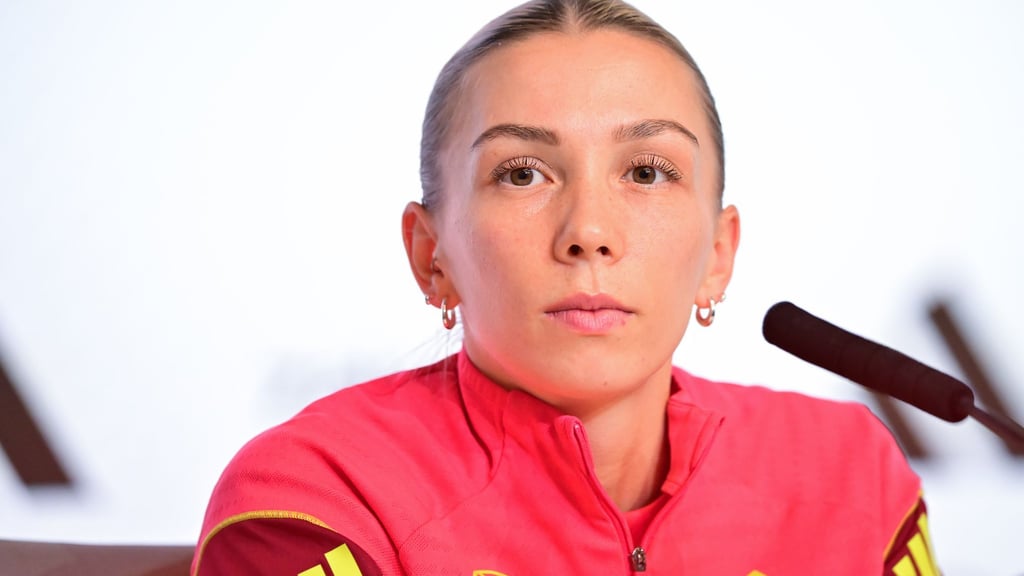 Der Blick geht nach vorn bei Elisa Senß und den deutschen Fußballerinnen. (Archivbild)