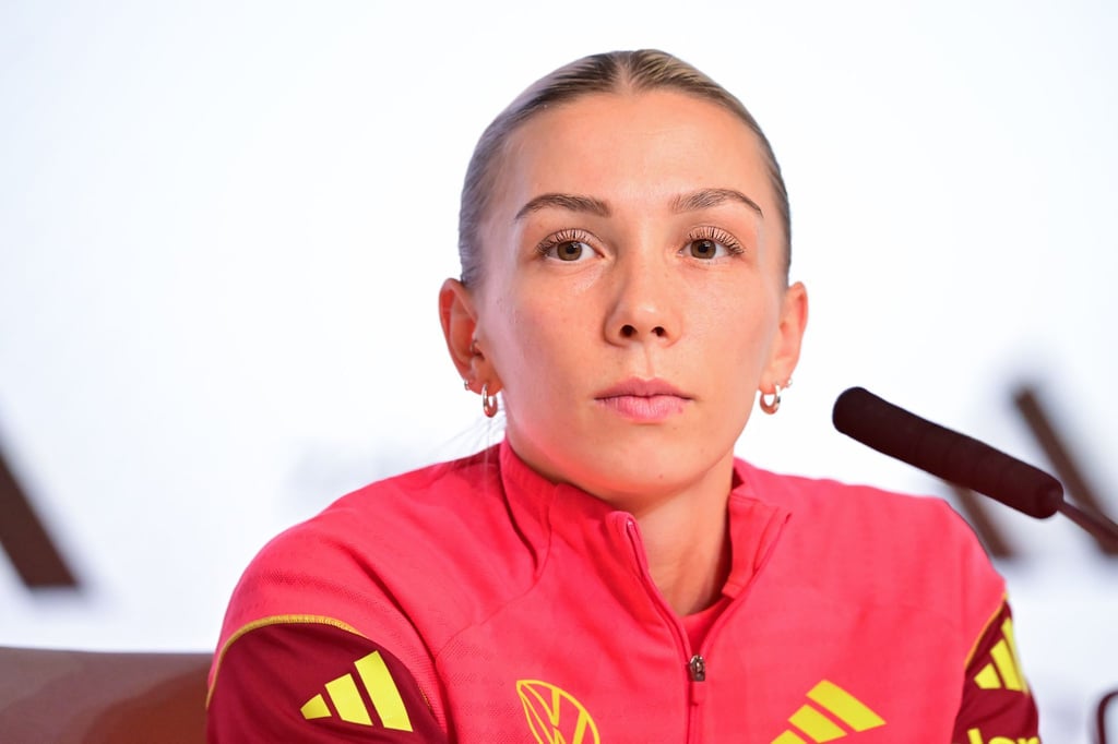 Der Blick geht nach vorn bei Elisa Senß und den deutschen Fußballerinnen. (Archivbild)