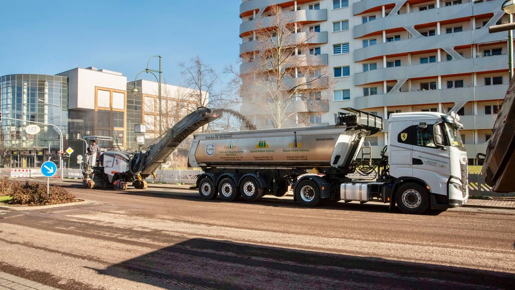 In der Antoinettenstraße in Dessau haben Bauarbeiten begonnen. Die Straße ist die nächsten Monate gesperrt. 