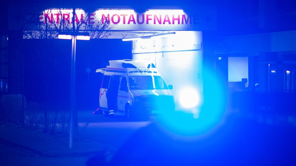 Mit einer Stichverletzung kam ein Mann in Hannover ins Krankenhaus. (Symbolbild)