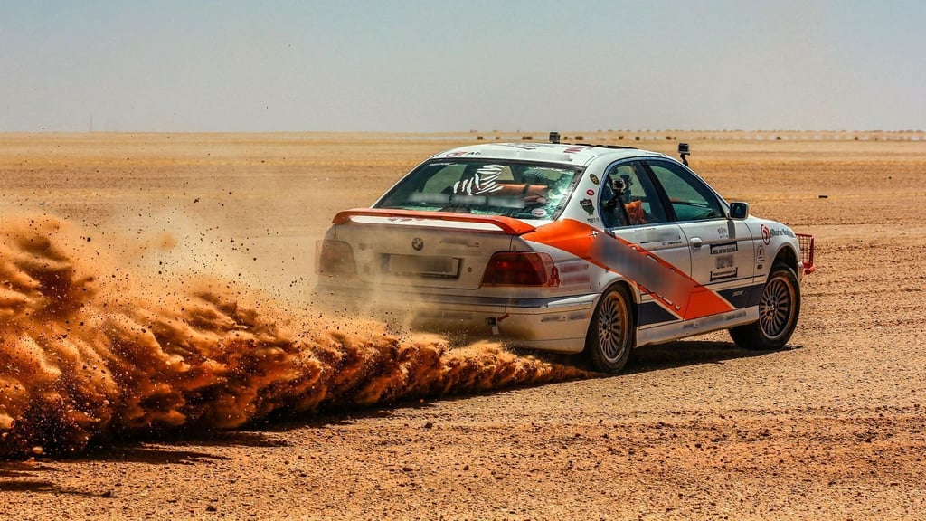 Die Rallye Dresden-Dakar-Banjul führt Matthias Brucke aus Genthin durch die Wüste. Vor Jahren war er mit einem BMW am Start.