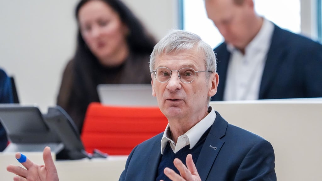 Die AfD im Landtag von Brandenburg will einen Untersuchungsausschuss, der sich mit den Umständen und Kosten der Flüchtlingsunterbringung im Landkreis Ostprignitz-Ruppin gefasst.