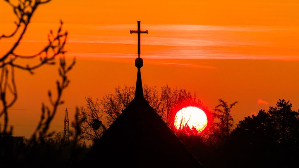 Die katholische Kirche in Deutschland will sich in Rom die Erlaubnis einholen, dass auch Laien in Messen predigen dürfen. (Symbolbild)