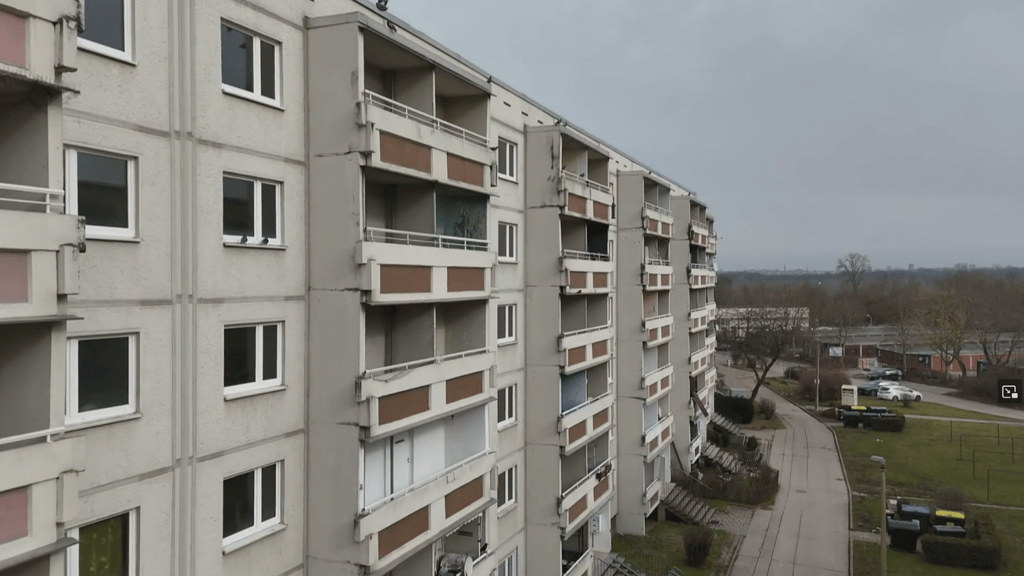 Aufgrund der Zustände im Südpark in Halle-Neustadt sind mittlerweile etliche Bewohner ausgezogen. Einige der restlichen Mieter sprachen nun im RTL-Magazin "Stern TV" über die Missstände.